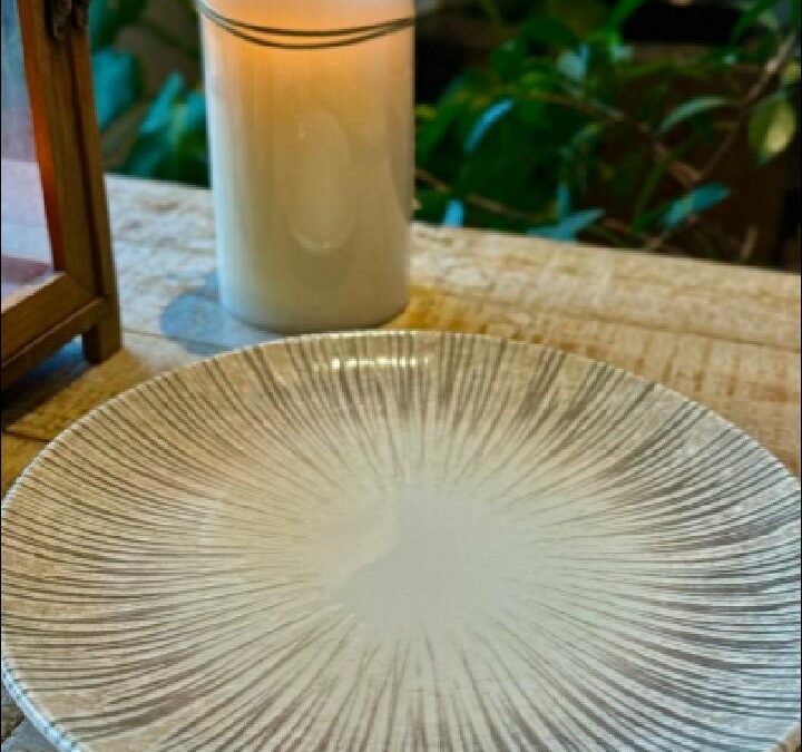 Découvrez les assiettes Neyla en location pour vos évènements