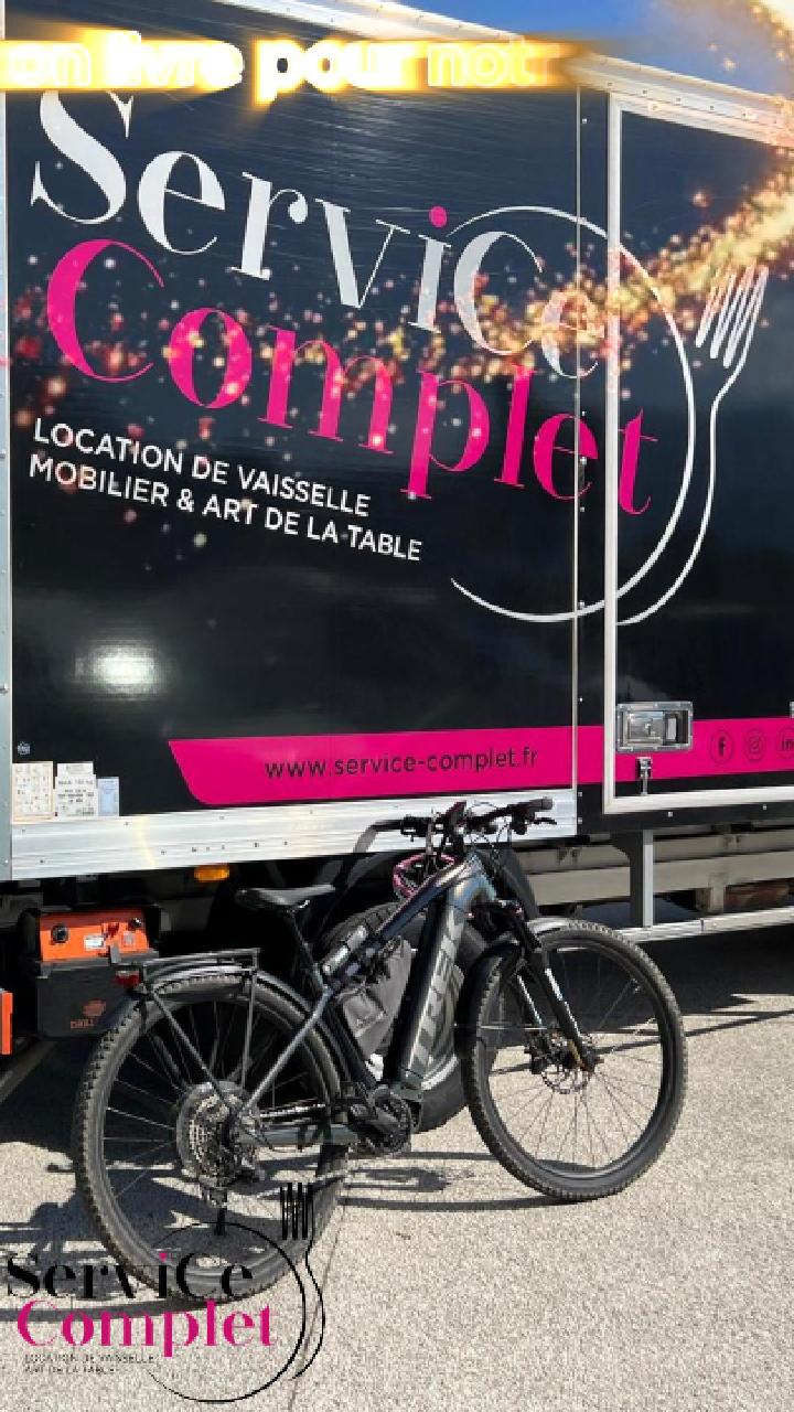 on livre la vaisselle en camion on rentre à vélo