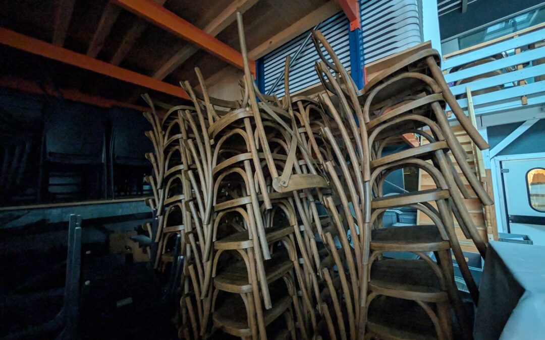 Chaise Crossback aspect bois