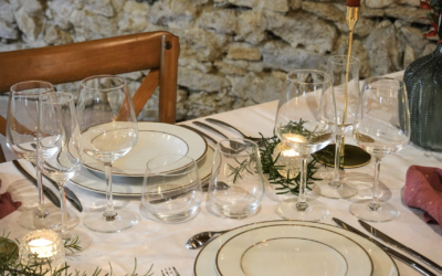 Comment réussir une décoration de table événementielle élégante et lumineuse ?