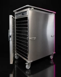 Étuve turbo isolée 10 niveaux 60 x 80 en inox, porte ouverte sur ses glissières