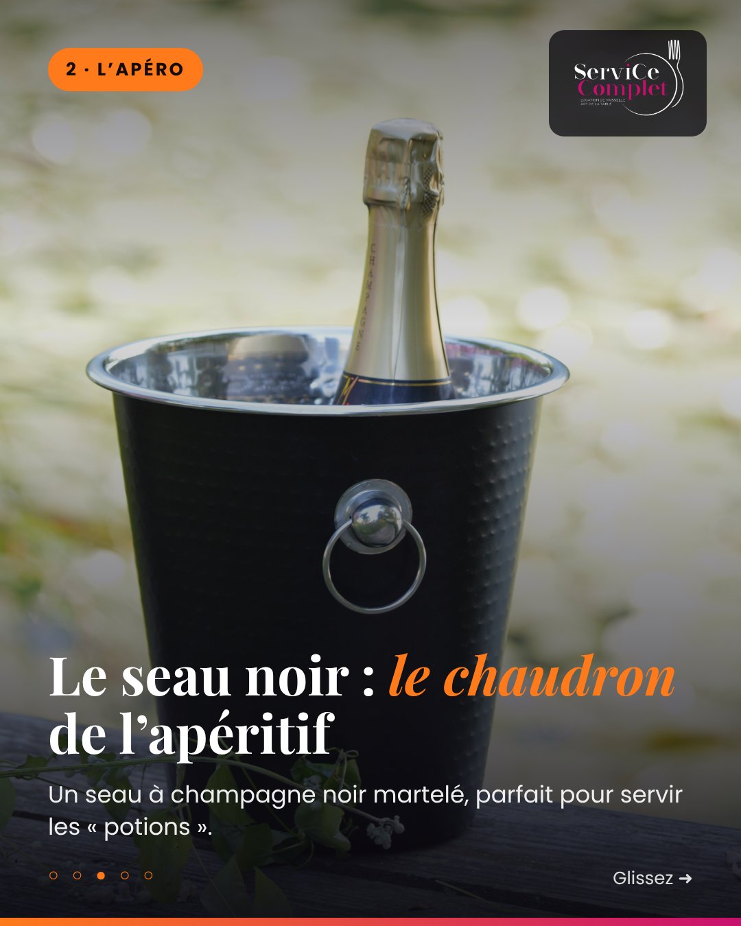 Seau à champagne noir martelé avec une bouteille de bulles